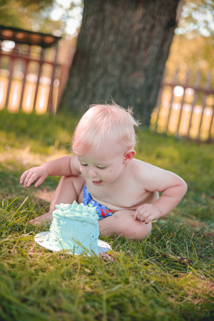 baby boy eating smash cake
