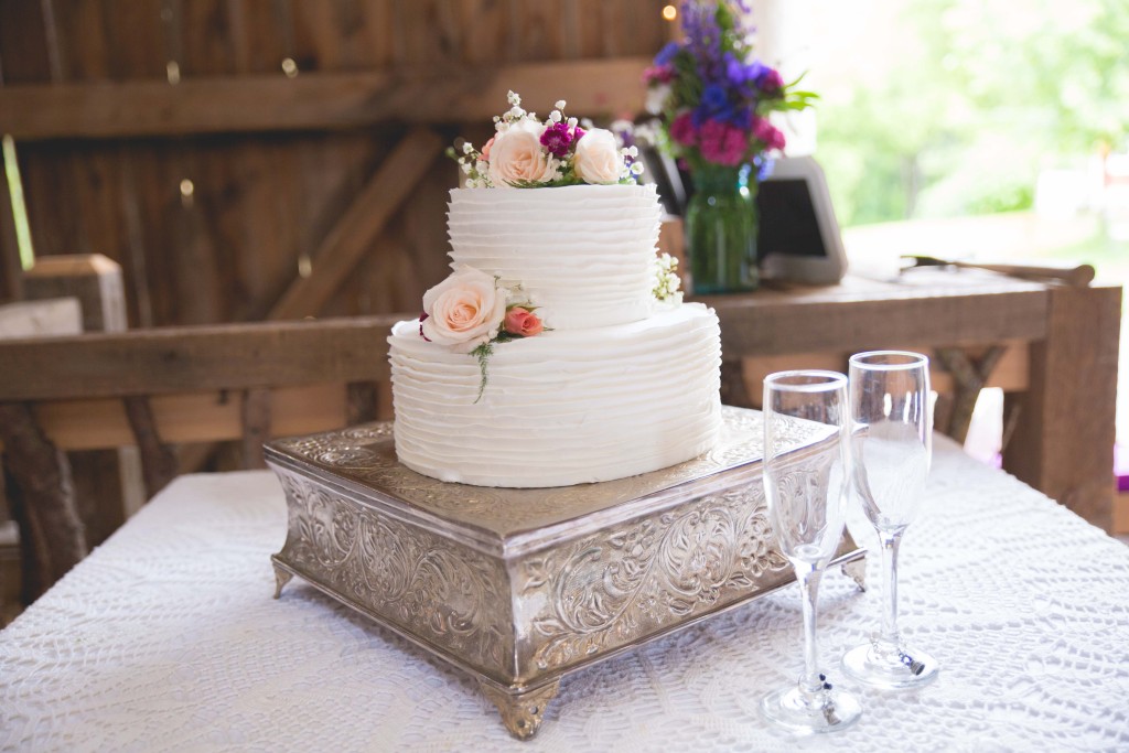 Wedding cake at a rustic reception- photo by Alisha Marie Eau Claire Wedding Photographer