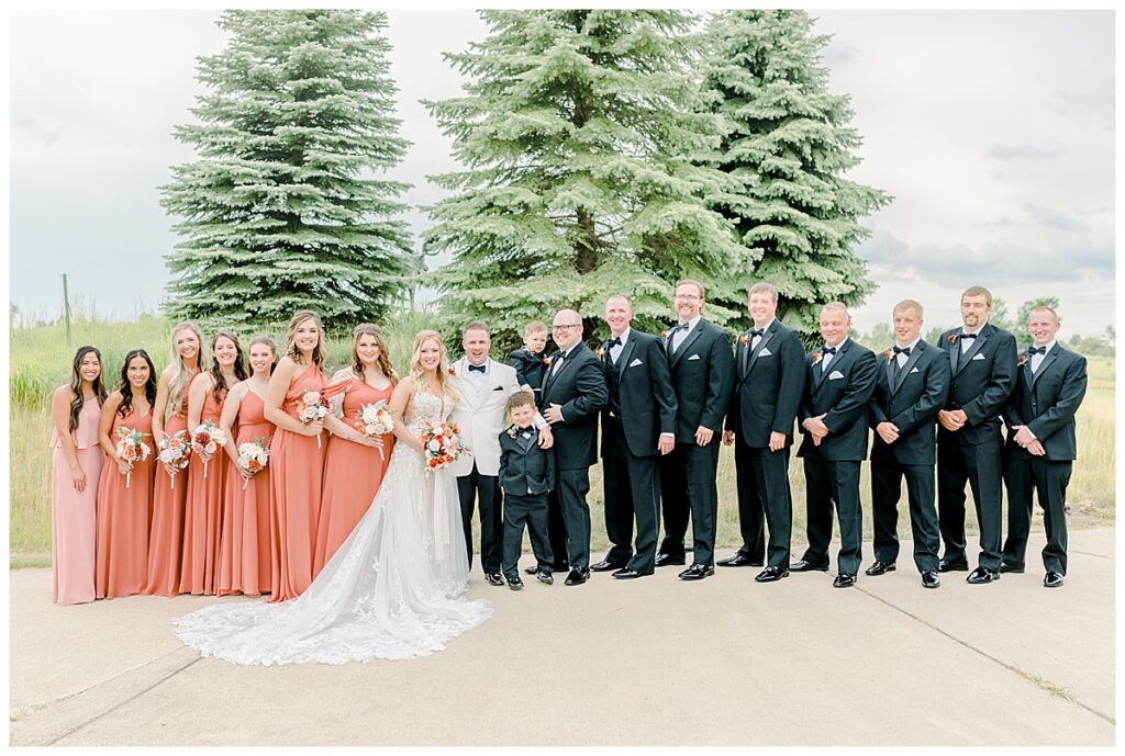 bridal party posing in the summer at a Minnesota wedding venue